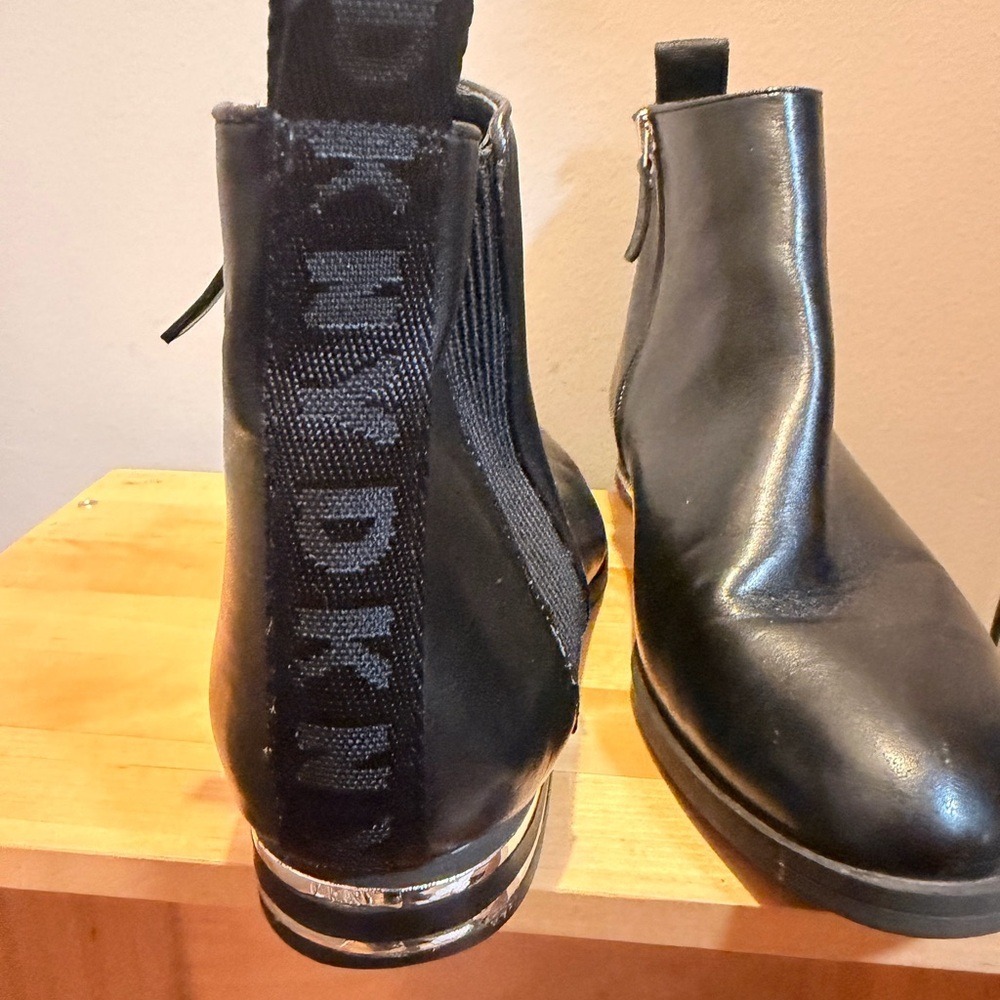DKNY Womens Black Leather Chelsea Ankle Boots Silver Heel Detail Size 6.5 37 - Picture 3 of 6